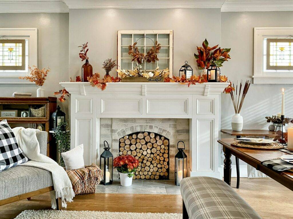 Living room decorated for fall holidays